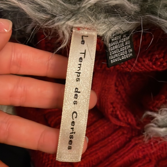 Le Temps Des Cerises Red Zipped up Sweater with Fur Lined Collar and Buckles - Picture 5 of 7